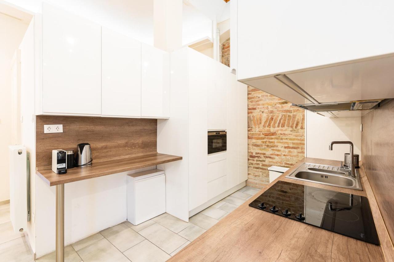 Spacious Luxury At The Heart Of Appartamento Budapest